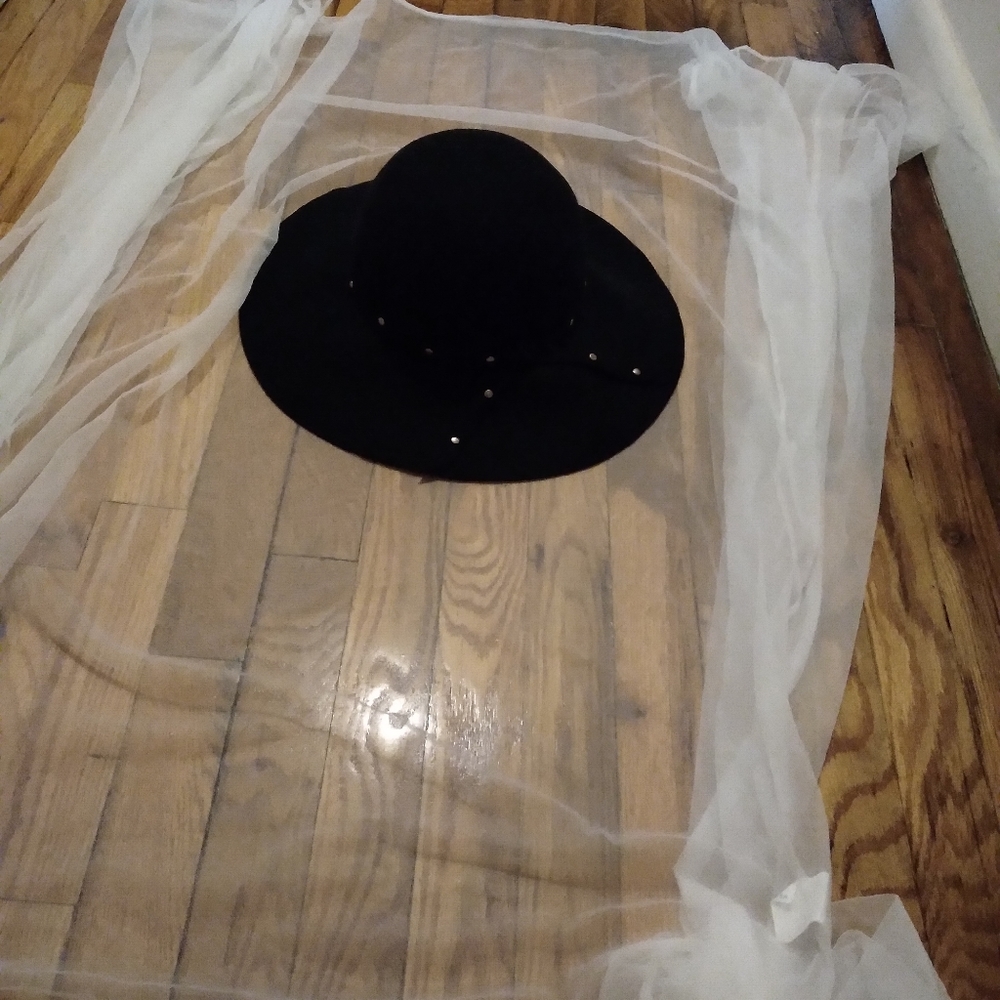hat - Picture 2 of 6